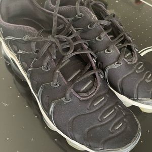 Vapormax size 12 8/10 condition